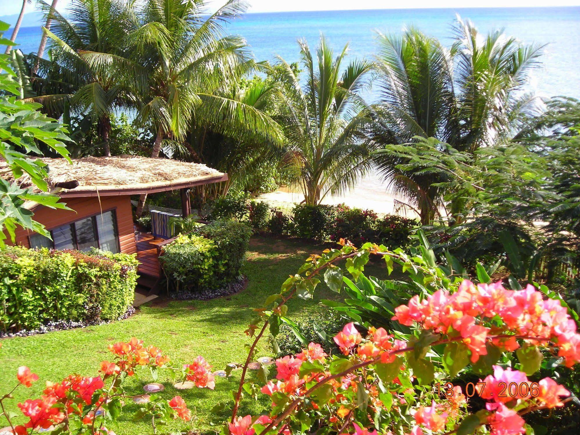 Coconut Grove Beachfront Cottages Matei Exteriér fotografie